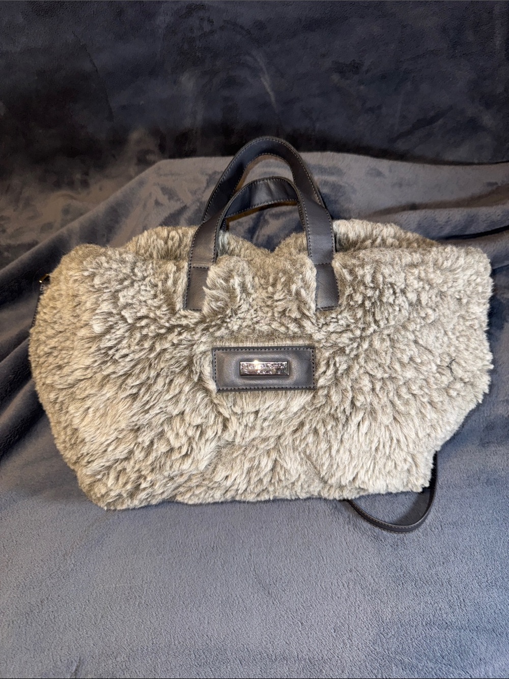 Teresa Cambi Firenze Faux Shearling Tote Bag in Light Gray with Crossbody Strap